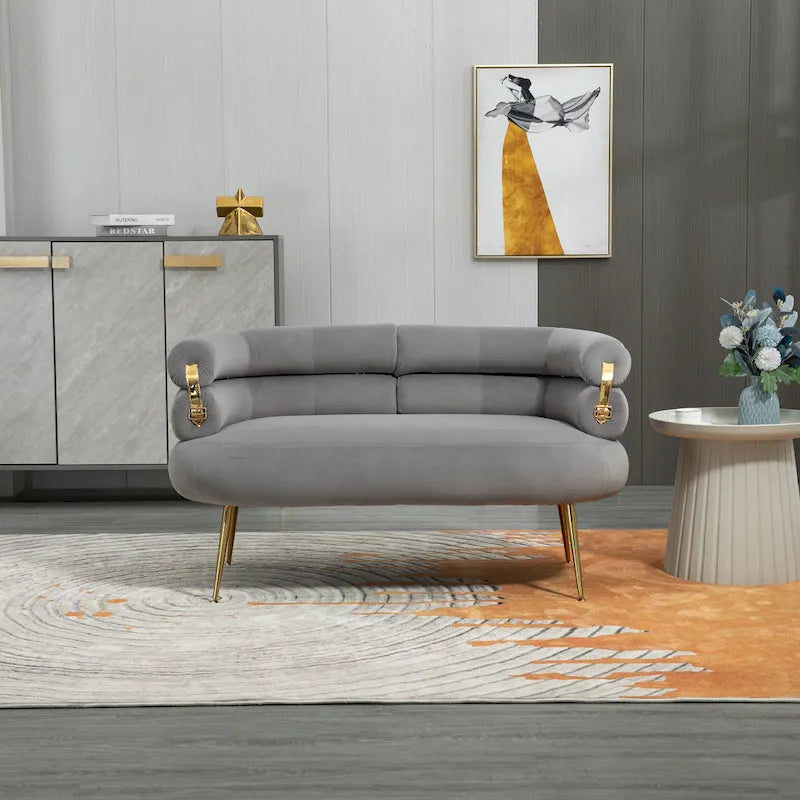 Sillón decorativo tapizado en terciopelo con patas de metal