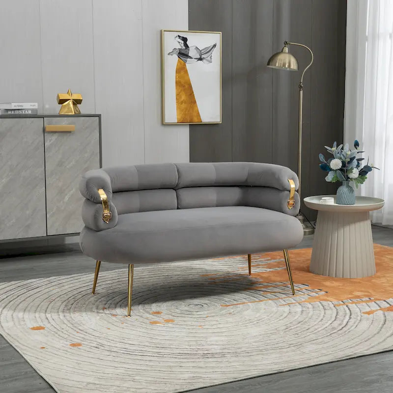 Sillón decorativo tapizado en terciopelo con patas de metal