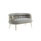 Sillón decorativo tapizado en terciopelo con patas de metal