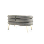 Sillón decorativo tapizado en terciopelo con patas de metal