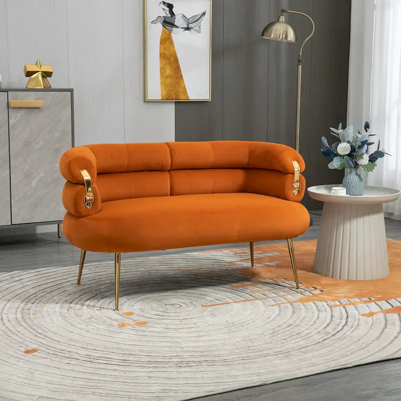 Sillón decorativo tapizado en terciopelo con patas de metal