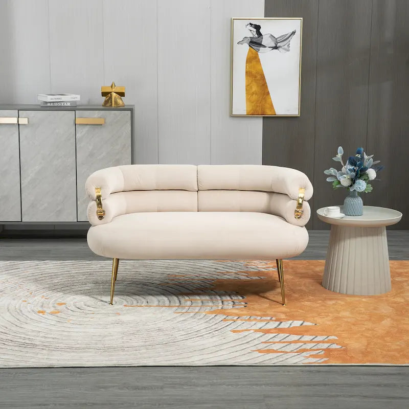 Sillón decorativo tapizado en terciopelo con patas de metal
