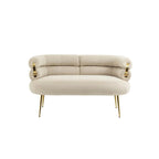 Sillón decorativo tapizado en terciopelo con patas de metal