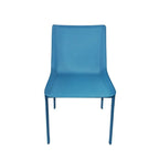 Silla de comedor minimalista de cuero con detalles de costura en azul